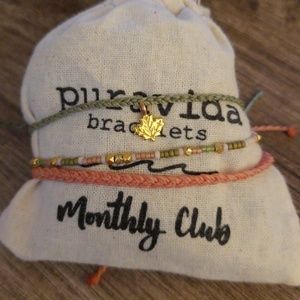 Puravida Monthly Bracelet Set.